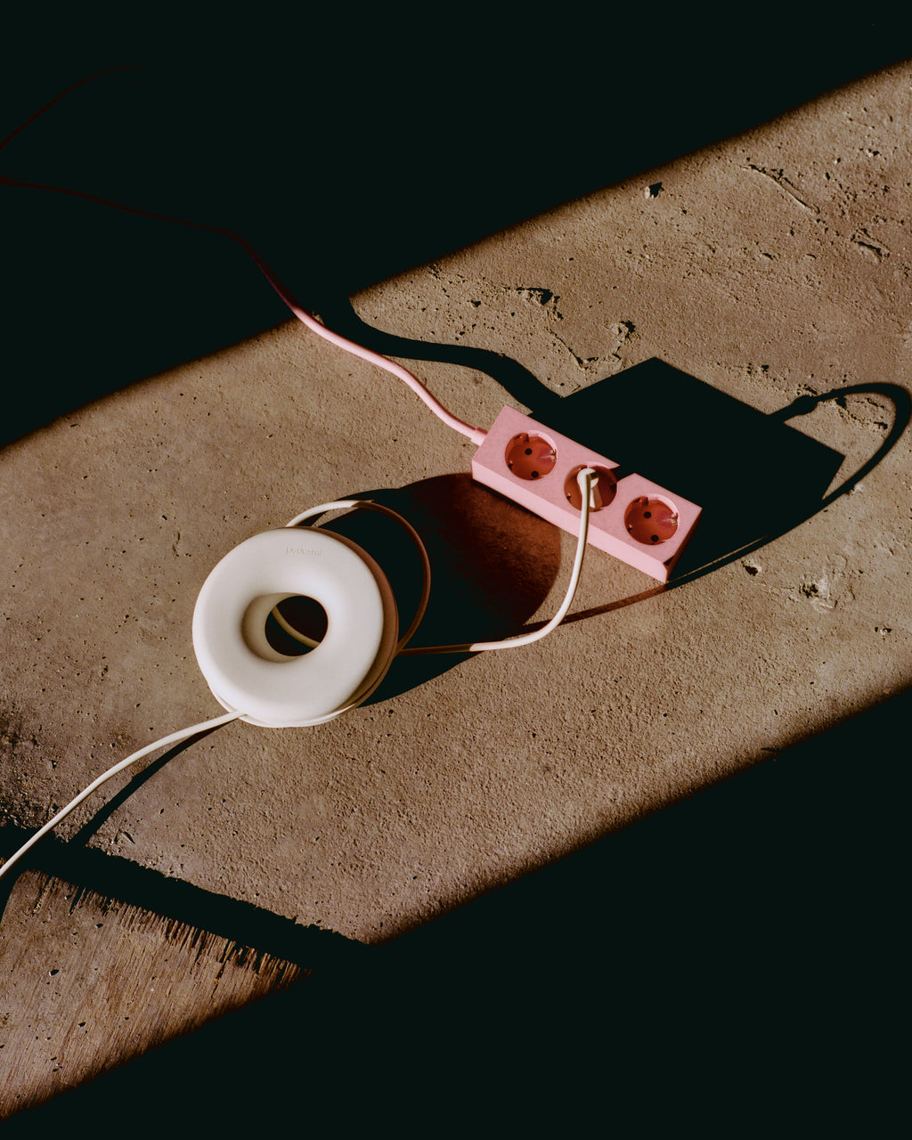 Pedestal Cable Bagel Cable Managers 007 Pearl