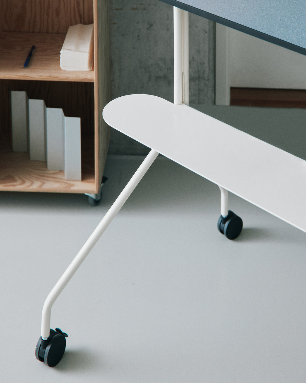 Pedestal Moon PRO Pro TV Stands 028 Oat