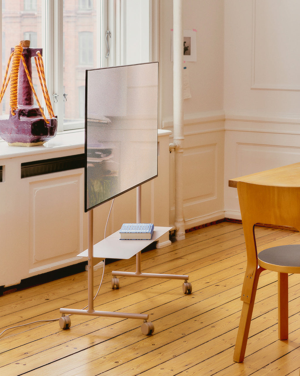 Pedestal Rover Stands W/ Wheels 019 Mossy Green